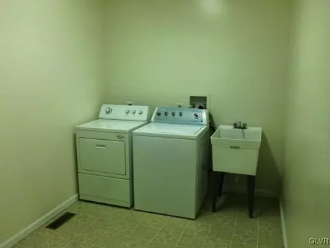 376 Apple Dr, Bath, PA 18014 photo 20