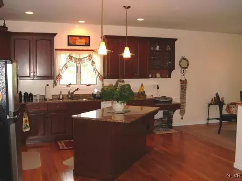 376 Apple Dr, Bath, PA 18014 photo 9