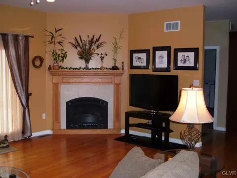 376 Apple Dr, Bath, PA 18014 photo 6