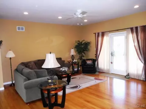 376 Apple Dr, Bath, PA 18014 photo 4