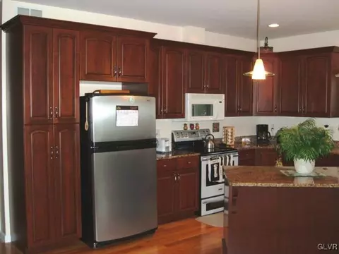 376 Apple Dr, Bath, PA 18014 photo 10