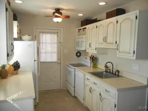 2005 Echo Cir, Bethlehem, PA 18018 photo 8