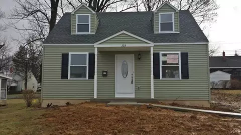 203 Cedar St, Hellertown, PA 18055 photo 2
