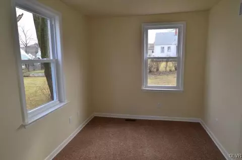 203 Cedar St, Hellertown, PA 18055 photo 8