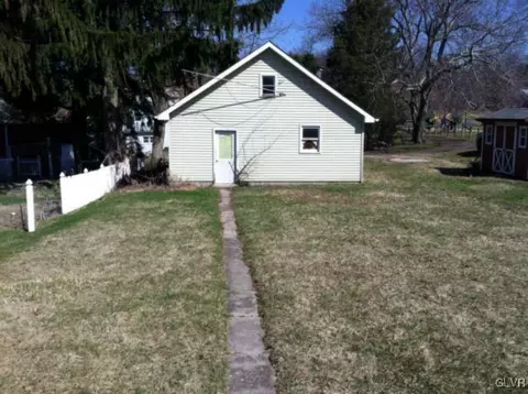 237 Penn St, Bath, PA 18014 photo 8