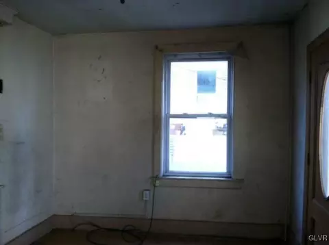 237 Penn St, Bath, PA 18014 photo 4