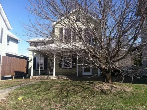 237 Penn St, Bath, PA 18014 photo 1