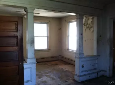 237 Penn St, Bath, PA 18014 photo 3