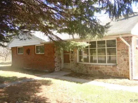 608 E Northampton St, Bath, PA 18014 photo 1