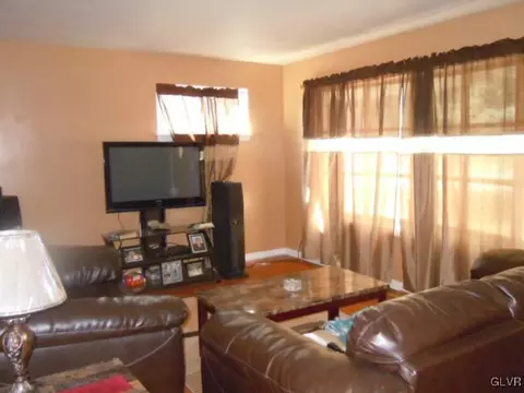 608 E Northampton St, Bath, PA 18014 photo 2