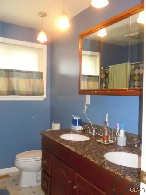 608 E Northampton St, Bath, PA 18014 photo 8