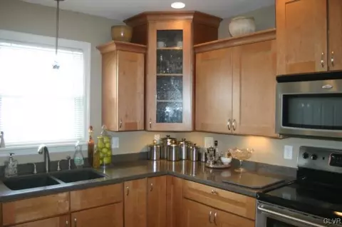 1032 Maple St, Bethlehem, PA 18018 photo 6