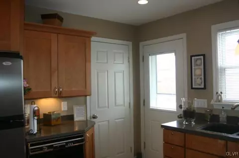 1032 Maple St, Bethlehem, PA 18018 photo 5