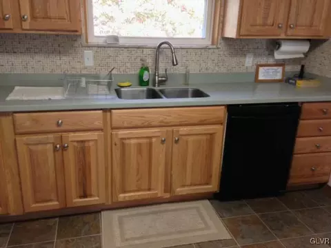 2446 E Millheim Rd, Bath, PA 18014 photo 5
