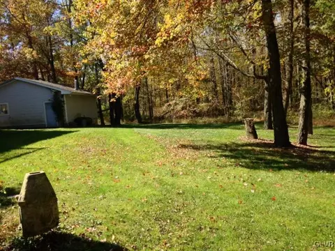 2446 E Millheim Rd, Bath, PA 18014 photo 3