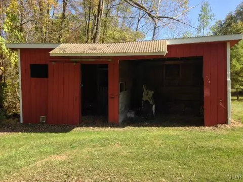 2446 E Millheim Rd, Bath, PA 18014 photo 9