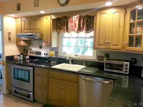 3632 E View Dr, Orefield, PA 18069 photo 5