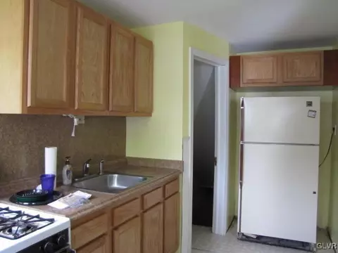439 E Garrison St, Bethlehem, PA 18018 photo 2