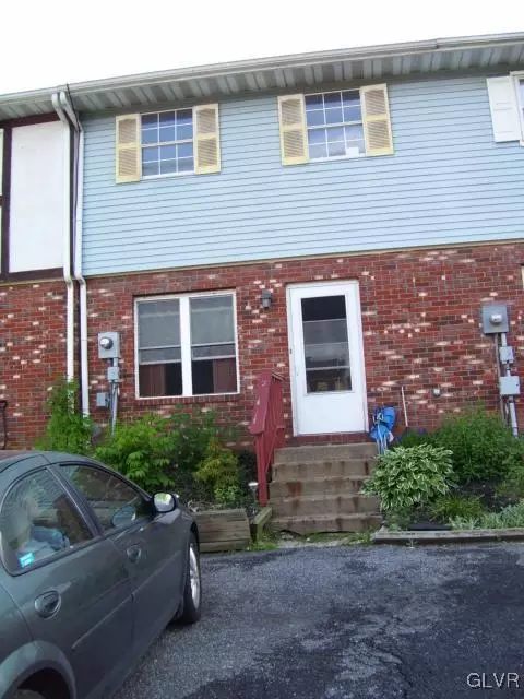 520 Old Forge Dr, Bath, PA 18014 photo 1
