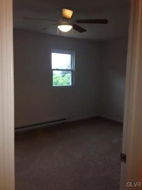 127 Old Forge Dr, Bath, PA 18014 photo 5