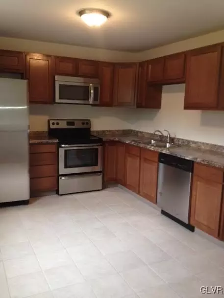 127 Old Forge Dr, Bath, PA 18014 photo 2