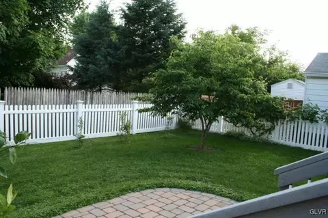 102 Ackerman St, Hellertown, PA 18055 photo 4