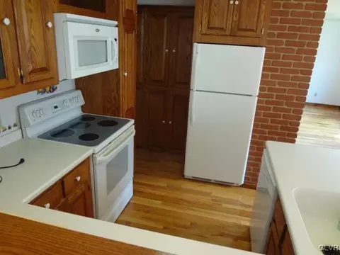 480 Willow Rd, Hellertown, PA 18055 photo 3