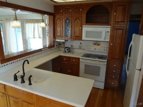 480 Willow Rd, Hellertown, PA 18055 photo 4