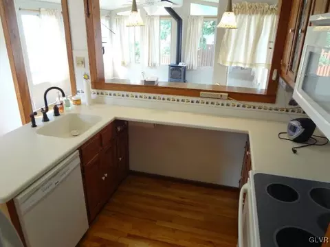 480 Willow Rd, Hellertown, PA 18055 photo 2