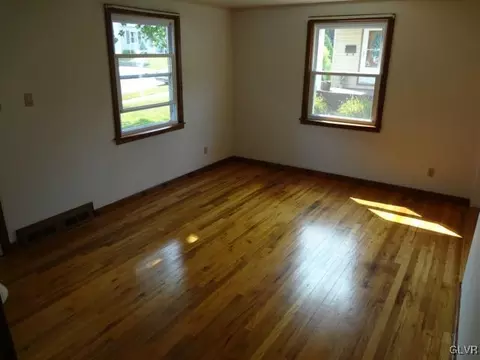 480 Willow Rd, Hellertown, PA 18055 photo 9