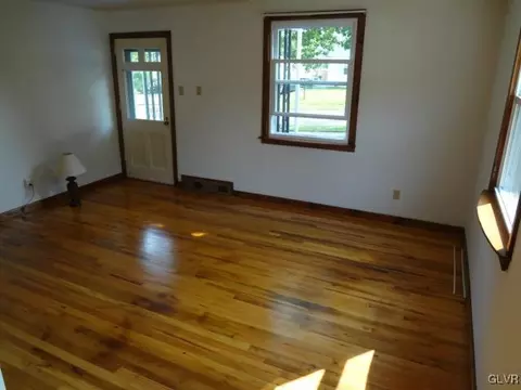 480 Willow Rd, Hellertown, PA 18055 photo 8