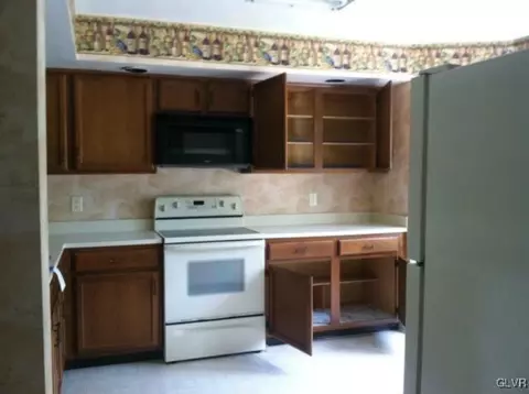 115 Independence Ct, Bethlehem, PA 18020 photo 3