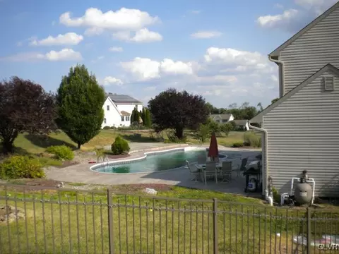 2644 Parkside Dr, Bath, PA 18014 photo 6