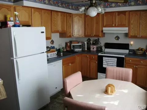 212 Old Forge Dr, Bath, PA 18014 photo 3