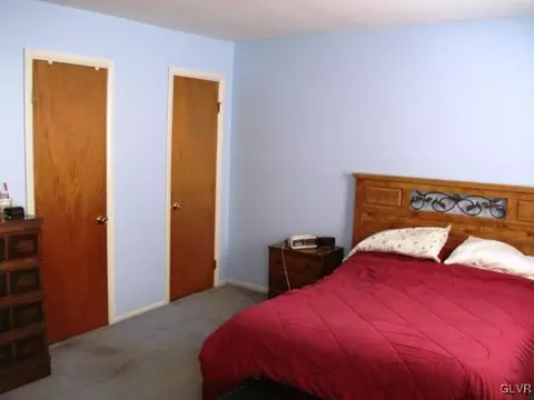 212 Old Forge Dr, Bath, PA 18014 photo 4