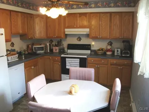 212 Old Forge Dr, Bath, PA 18014 photo 2