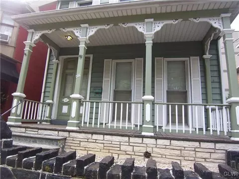 208 E 4th St, Bethlehem, PA 18015 photo 2