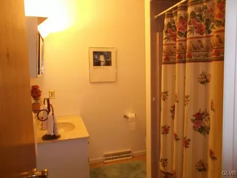 4066 Devonshire Rd, Bethlehem, PA 18020 photo 12