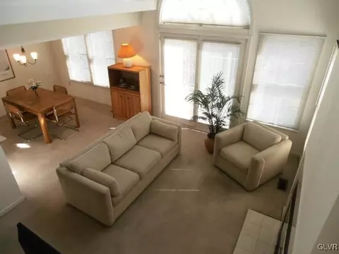 3446 Park Pl, Bethlehem, PA 18017 photo 2