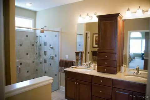 1126 Resolution Dr, Bethlehem, PA 18017 photo 3