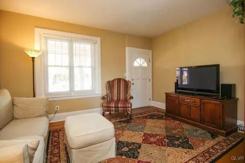 1222 Maple St, Bethlehem, PA 18018 photo 4