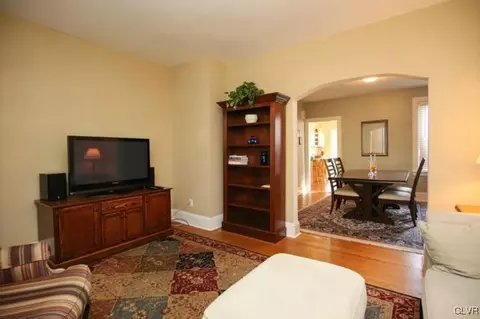 1222 Maple St, Bethlehem, PA 18018 photo 3
