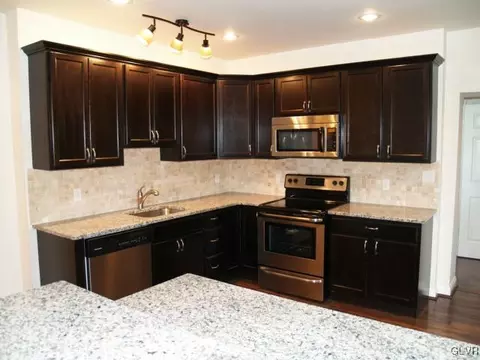 820 Maple St, Bethlehem, PA 18018 photo 2