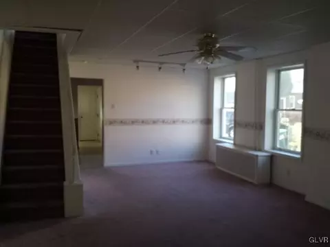 514 Laurel St, Bethlehem, PA 18018 photo 2
