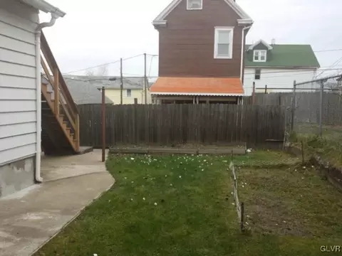33 E Oak St, Hazleton, PA 18201 photo 7