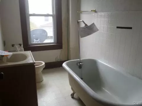 33 E Oak St, Hazleton, PA 18201 photo 11