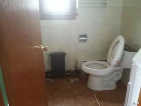 33 E Oak St, Hazleton, PA 18201 photo 5