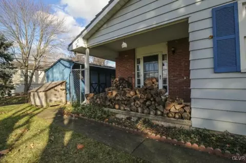 205 E Saucon St, Hellertown, PA 18055 photo 4