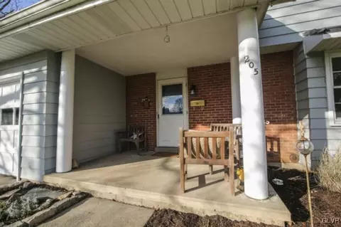 205 E Saucon St, Hellertown, PA 18055 photo 3