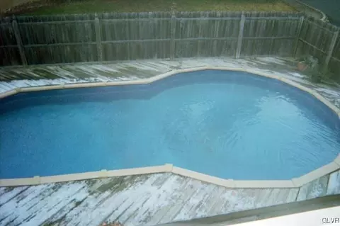 205 E Saucon St, Hellertown, PA 18055 photo 5